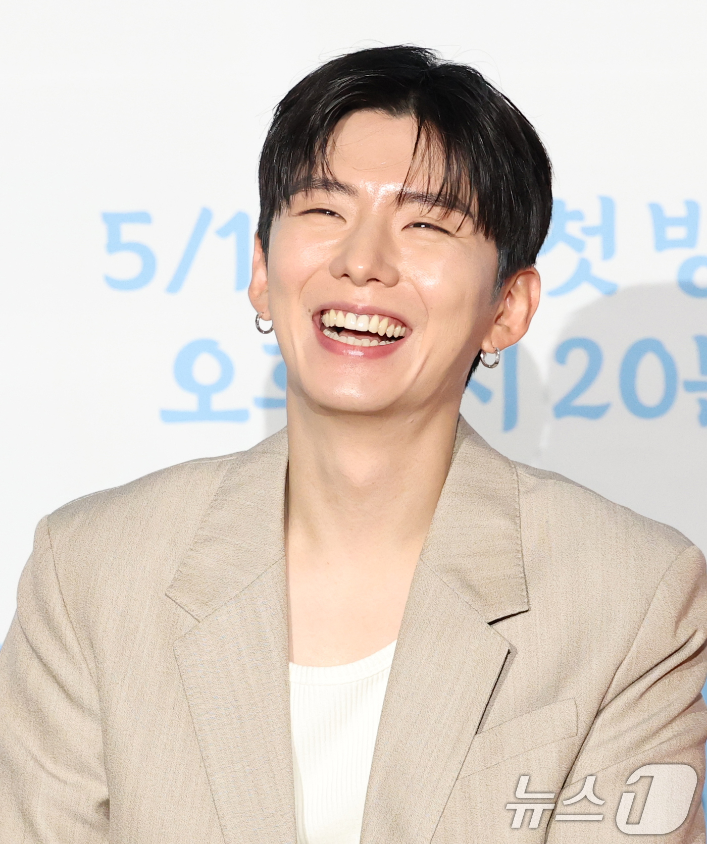 (서울=뉴스1) 권현진 기자 = 몬스타엑스 기현이 15일 오전 서울 종로구 광화문 씨네큐브에서 열린 티캐스트 E채널 예능프로그램 '류학생 어남선' 제작발표회에 참석해 미소를 짓고 …