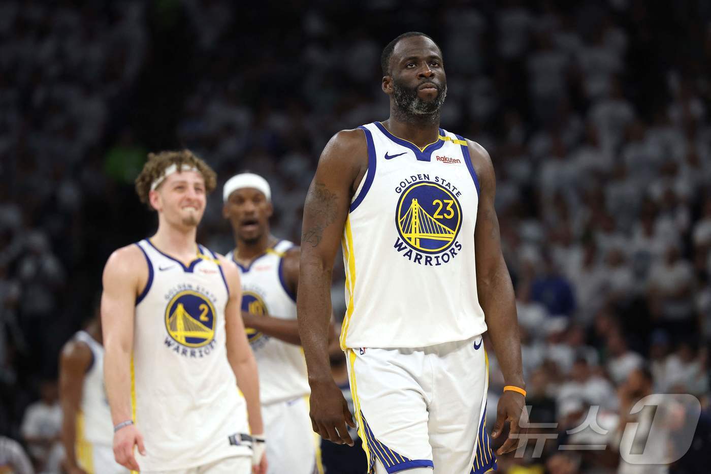 본문 이미지 - 골든스테이트 워리어스는 2024-25 NBA 플레이오프 서부 콘퍼런스 2라운드에서 탈락했다. ⓒ AFP=뉴스1