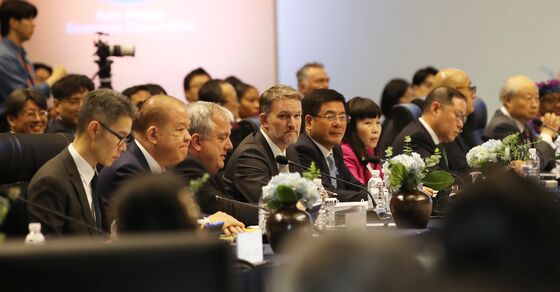 [속보] 제주 APEC 통상장관회의서 미중 양자회담 성사…"회담 시작"