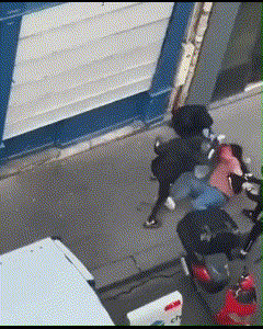 본문 이미지 - 13일(현지시간) 프랑스 파리 11구에서 발생한 암호화폐 기업가 딸에 대한 납치 미수 범행 장면 <출처=라반가르디아 유튜브>