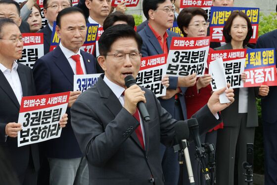 국힘 "尹, 김문수에 '당신이 뭔데 계엄 사과' 격노 사실 아냐…가짜뉴스"