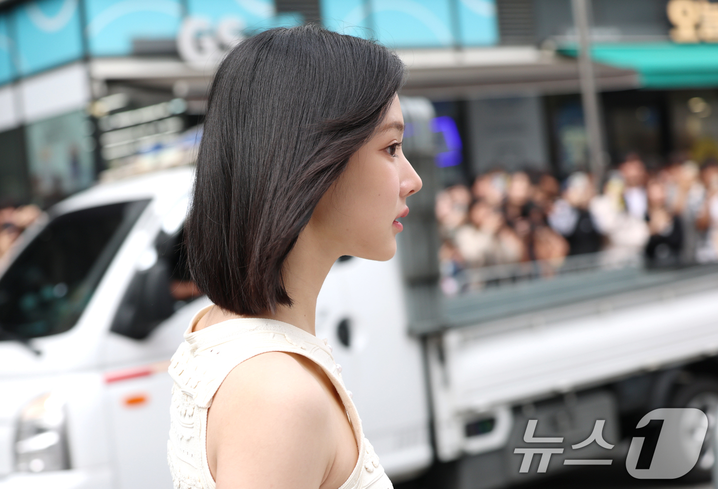 (서울=뉴스1) 권현진 기자 = 하츠투하츠(HARTS2HEARTS) 지우가 15일 오후 서울 성동구 무신사 스퀘어 성수4에서 열린 2025 무신사 뷰티 페스타 팝업 스토어 오픈 행 …