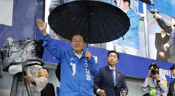 순천 찾은 이재명 후보, 지지자들 향해 인사