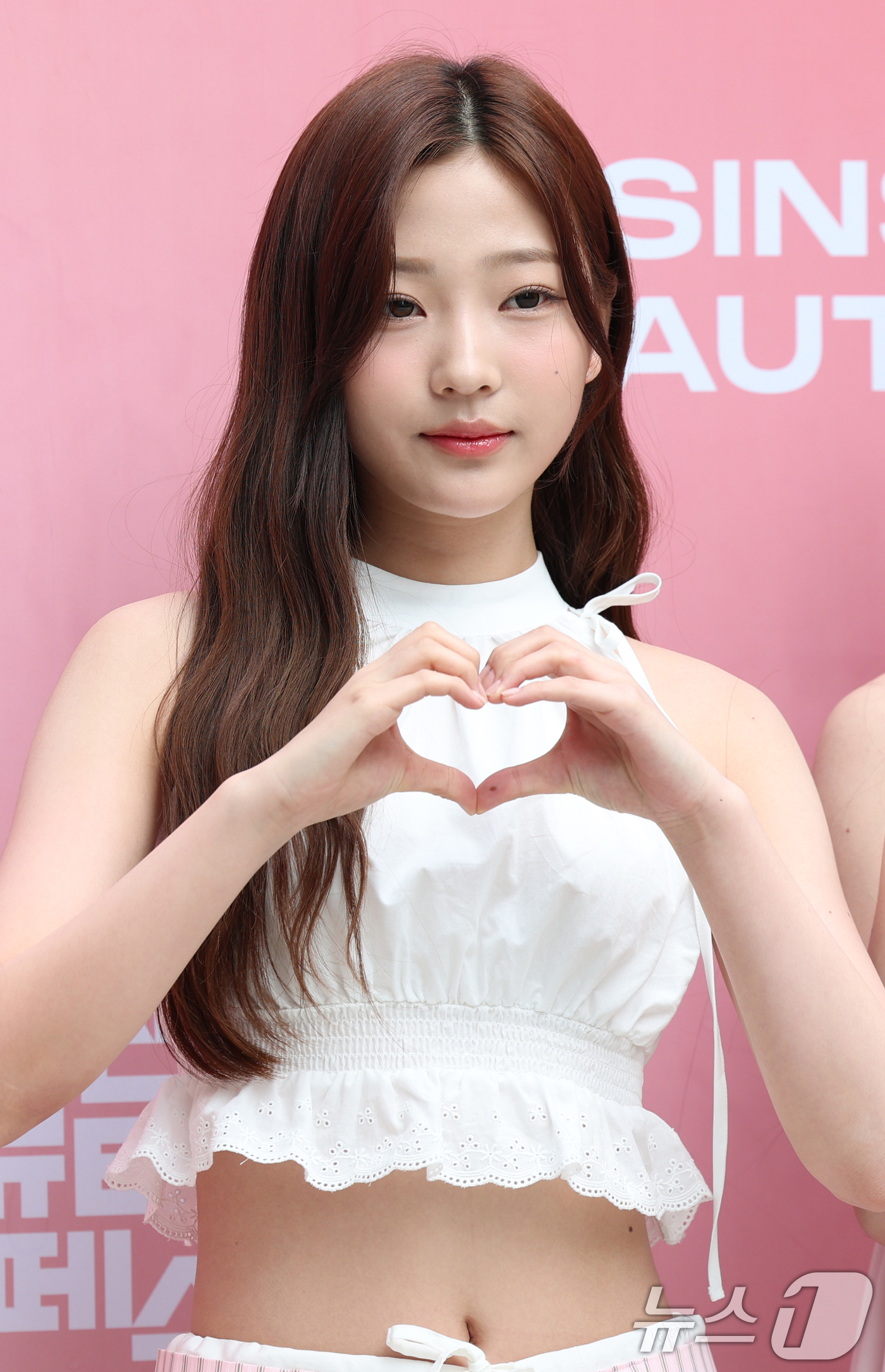 (서울=뉴스1) 권현진 기자 = 하츠투하츠(HARTS2HEARTS) 스텔라가 15일 오후 서울 성동구 무신사 스퀘어 성수4에서 열린 2025 무신사 뷰티 페스타 팝업 스토어 오픈 …