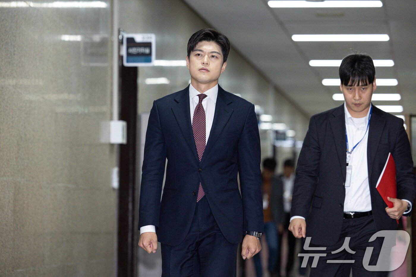 본문 이미지 - 김용태 국민의힘 신임 비상대책위원장이 15일 오후 서울 여의도 국회에서 열린 기자간담회에 참석하고 있다. 2025.5.15/뉴스1 ⓒ News1 이재명 기자