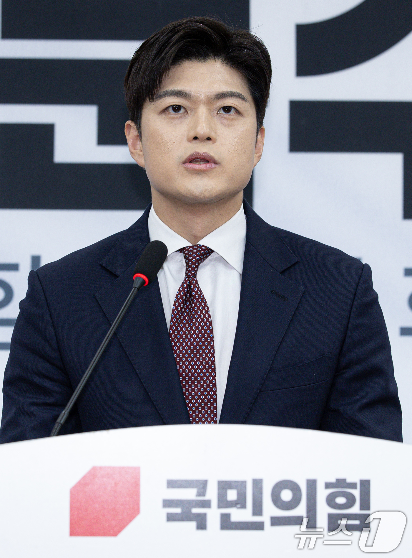 (서울=뉴스1) 이재명 기자 = 김용태 국민의힘 신임 비상대책위원장이 15일 오후 서울 여의도 국회에서 열린 기자간담회에 참석하고 있다. 2025.5.15/뉴스1