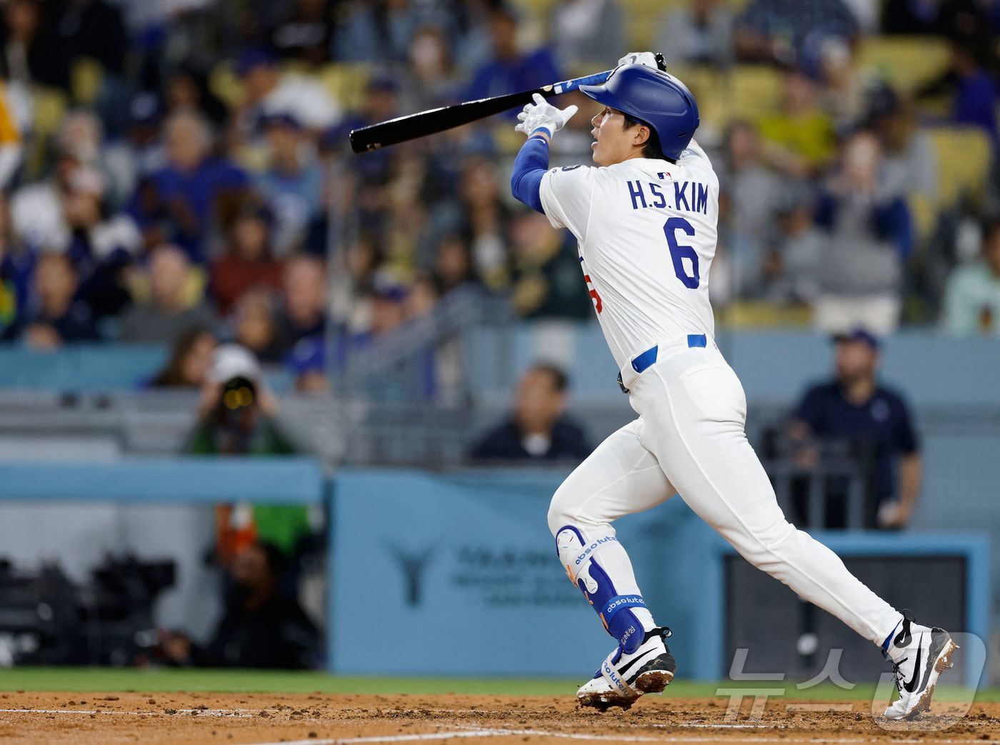 본문 이미지 - LA 다저스 김혜성이 15일(한국시간) 열린 2025 메이저리그 애슬레틱스와 홈 경기에서 5회말 1점 홈런을 터뜨렸다. 이 한 방은 김혜성의 메이저리그 첫 홈런이다. ⓒ AFP=뉴스1