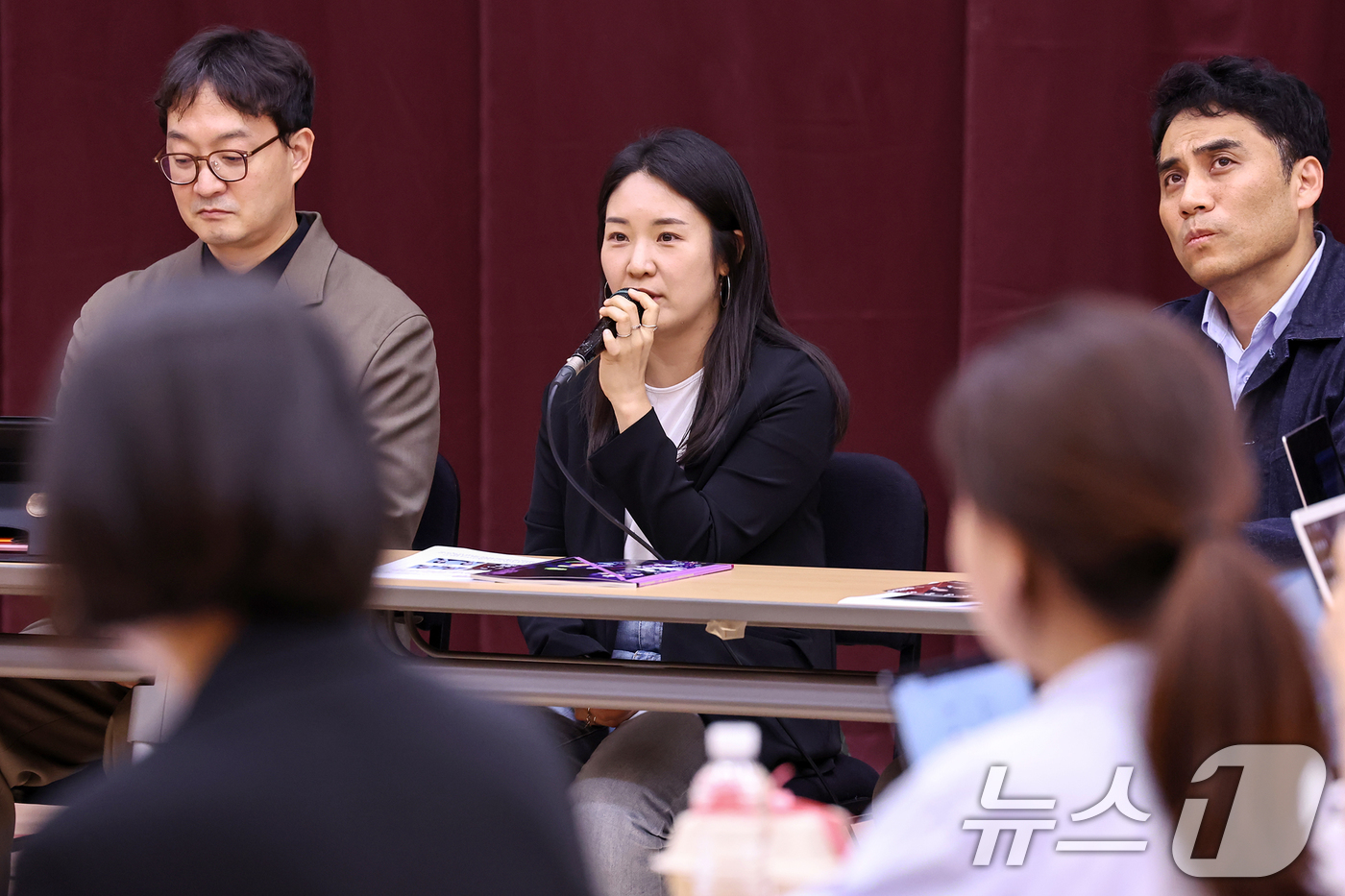 (서울=뉴스1) 민경석 기자 = 박혜림 극작가가 15일 오후 서울 종로구 세종문화회관에서 열린 뮤지컬 '더 퍼스트 그레잇 쇼' 라운드테이블 인터뷰에서 발언을 하고 있다.오는 29일 …