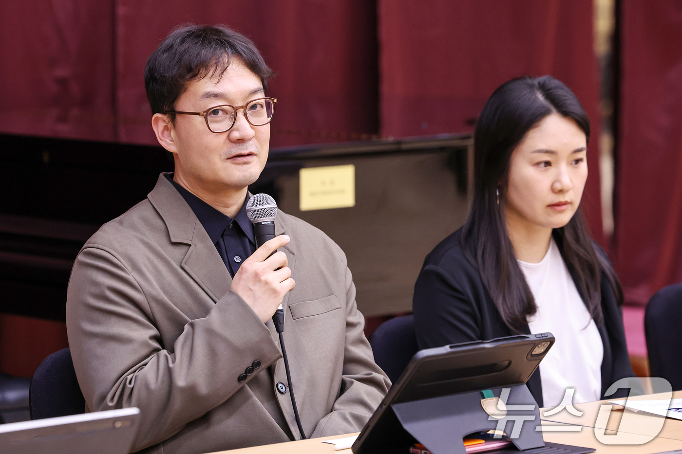 (서울=뉴스1) 민경석 기자 = 최종윤 작곡가가 15일 오후 서울 종로구 세종문화회관에서 열린 뮤지컬 '더 퍼스트 그레잇 쇼' 라운드테이블 인터뷰에서 발언을 하고 있다.오는 29일 …