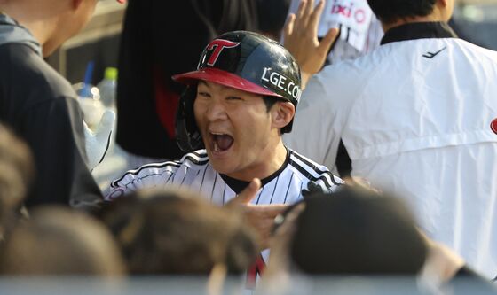 2위 LG, 삼성 잡고 5연승…60승 고지 선착·선두 한화 0.5G차 추격(종합)