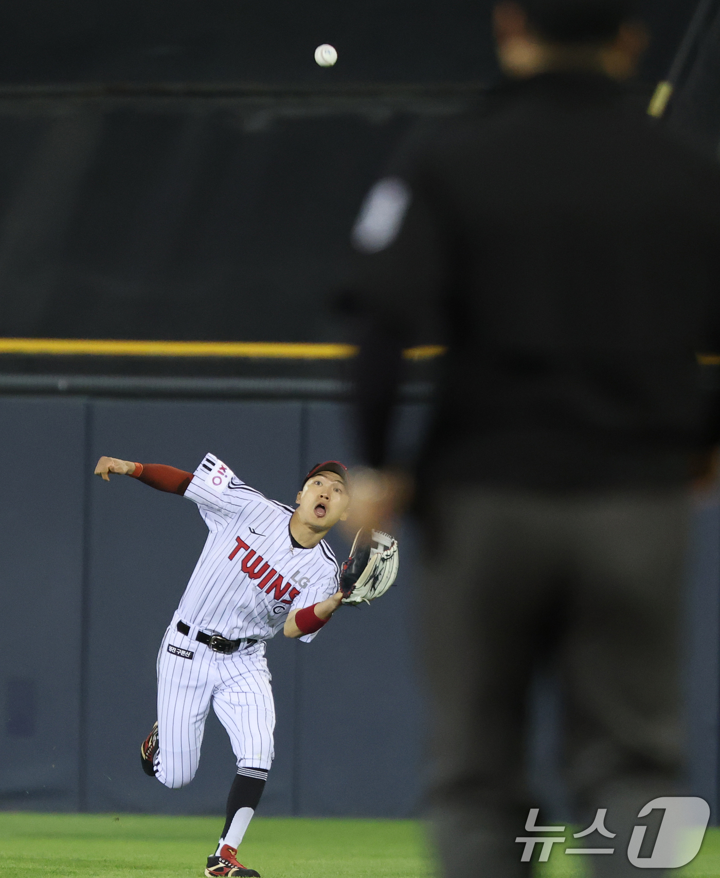 (서울=뉴스1) 오대일 기자 = 15일 오후 서울 송파구 잠실야구장에서 열린 '2025 신한 SOL 뱅크 KBO리그' 키움 히어로즈와 LG 트윈스의 경기 7회초 키움 공격 1사 2 …