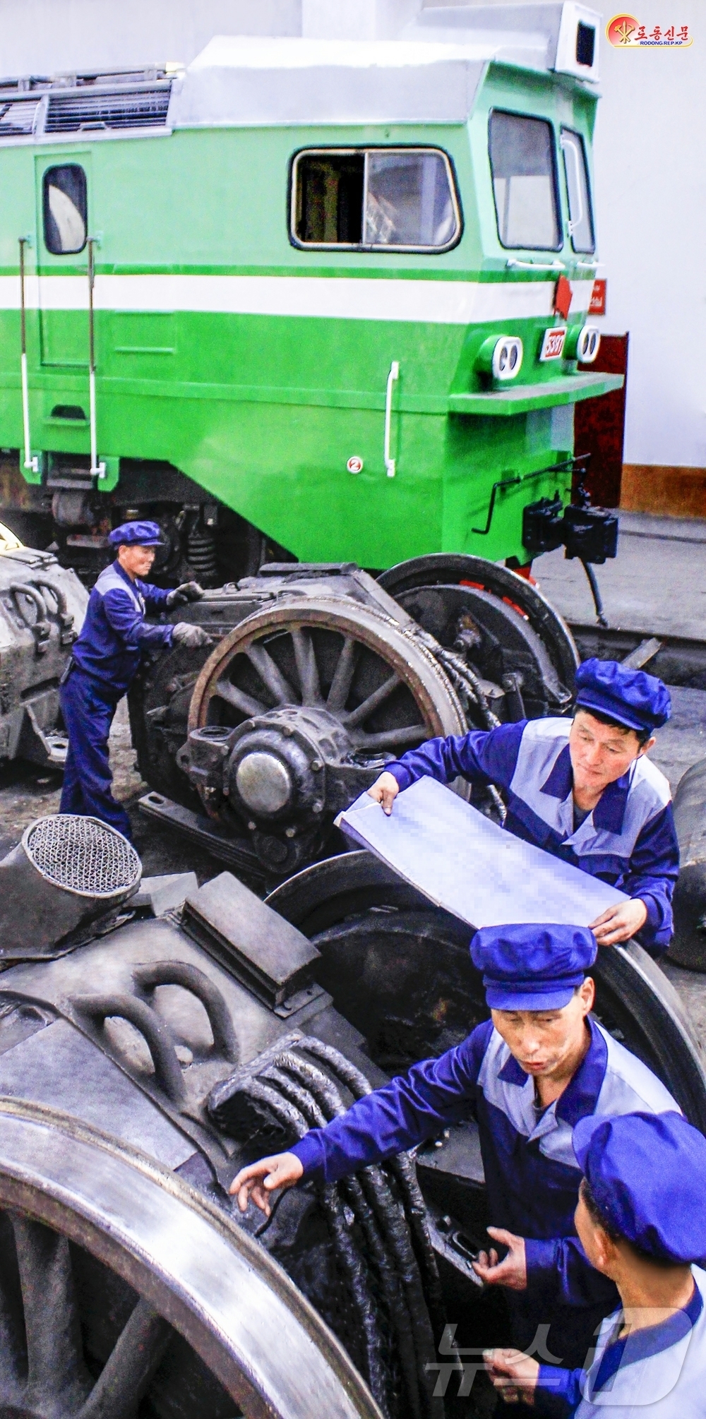 (평양 노동신문=뉴스1) = 북한 노동당 기관지 노동신문은 16일 김종태전기기관차연합기업소에서 "나라의 동맥, 인민 경제의 선행관을 굳건히 지켜나가고 있다"고 보도했다. [국내에서 …