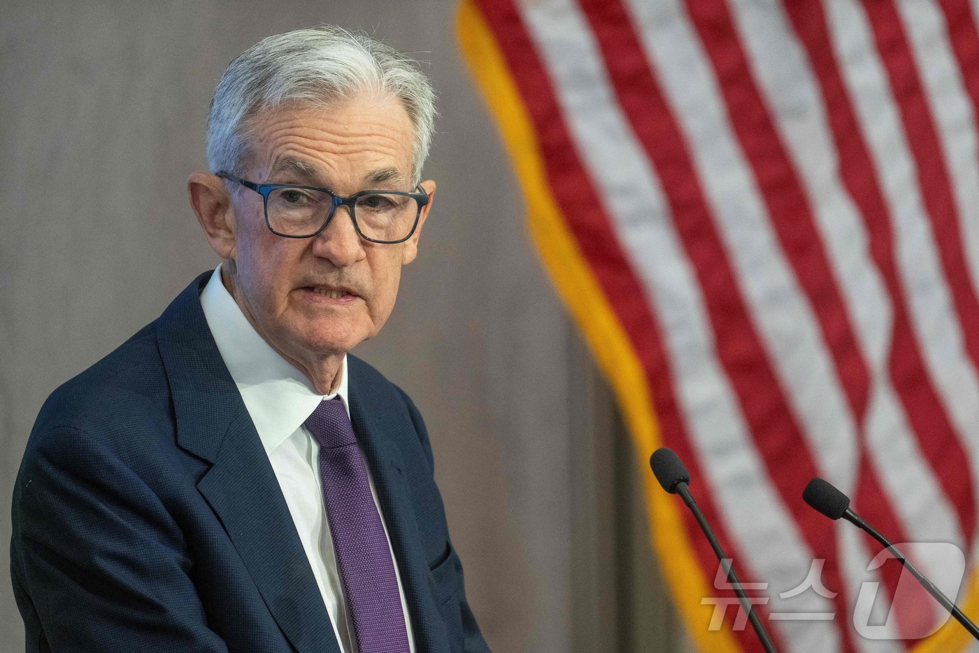 (워싱턴 AFP=뉴스1) 우동명 기자 = 제롬 파월 미 연방준비제도(Fed·연준) 의장이 15일(현지시간) 워싱턴에서 열린 토마스 라우바흐 연구 컨퍼런스서 “우리는 더 빈번하고 잠 …