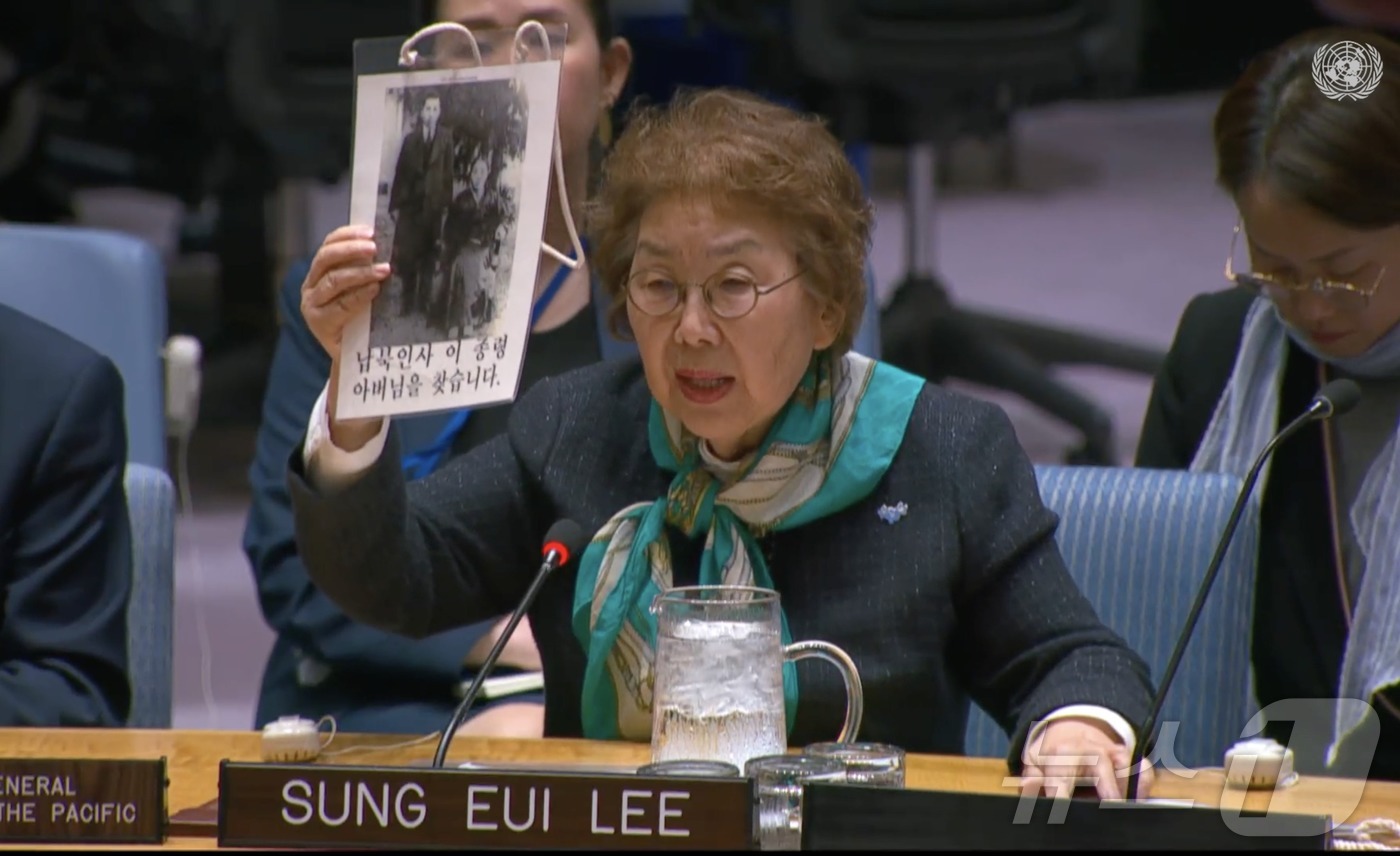 (서울=뉴스1) 김진환 기자 = 이성의 6·25전쟁납북인사가족협의회 이사장이 15일(현지시간) 미국 뉴욕 유엔본부에서 열린 유엔 안전보장이사회(안보리) 회의에서 발언하고 있다. ( …
