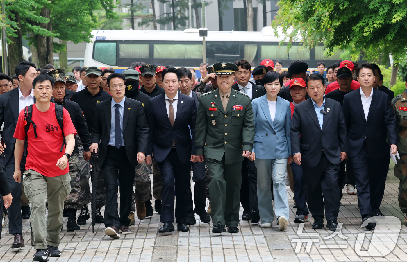 (서울=뉴스1) 박세연 기자 = 해병대 '채 상병 순직 사건'과 관련해 항명 및 상관명예훼손 혐의로 기소된 박정훈 전 해병대 수사단장(대령)이 16일 서울 서초구 서울고등법원에서 …