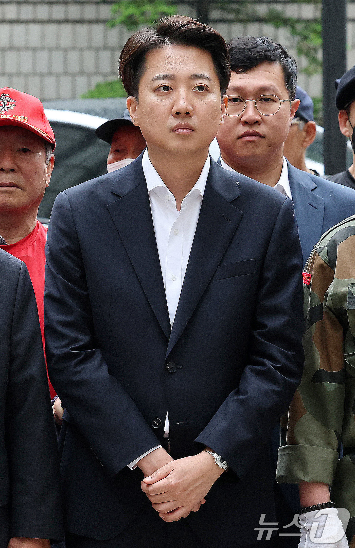 (서울=뉴스1) 박세연 기자 = 이준석 개혁신당 대통령 후보가 16일 서초구 서울고등법원에서 해병대 '채 상병 순직 사건'과 관련 항명 및 상관명예훼손 혐의로 기소된 박정훈 전 해 …