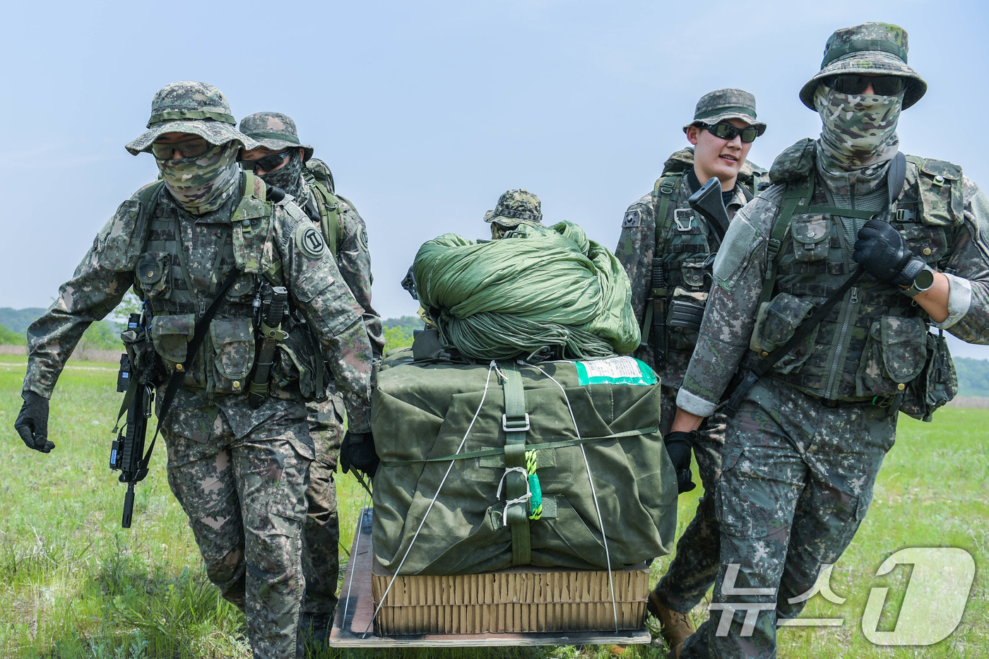 (서울=뉴스1) = 지상군구성군사령부는 지난 9일부터 2, 5군단(군수지원여단, 특공연대) 및 2신속대응사단과 육군항공사령부, 공군작전사령부, 공중기동정찰사령부, 공군군수사령부, …