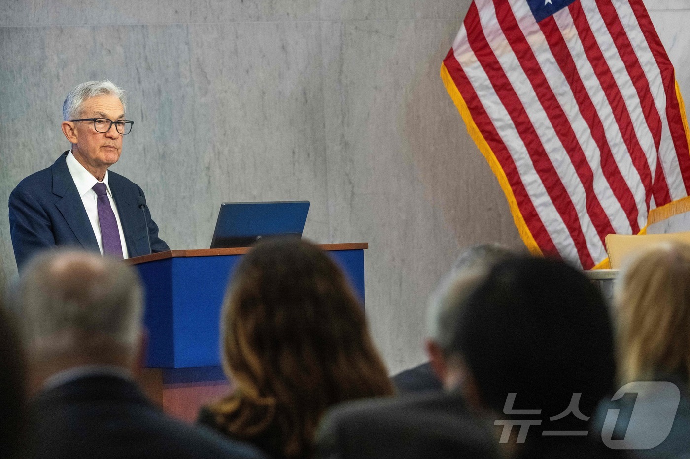 (워싱턴DC AFP=뉴스1) = 제롬 파월 미 연방준비제도(Fed) 의장이 연준 건물에 서 열린 토마스 라우바흐 콘퍼런스에서 공급 쇼크 시대가 정책을 변화를 일으켜 장기 금리가 상 …