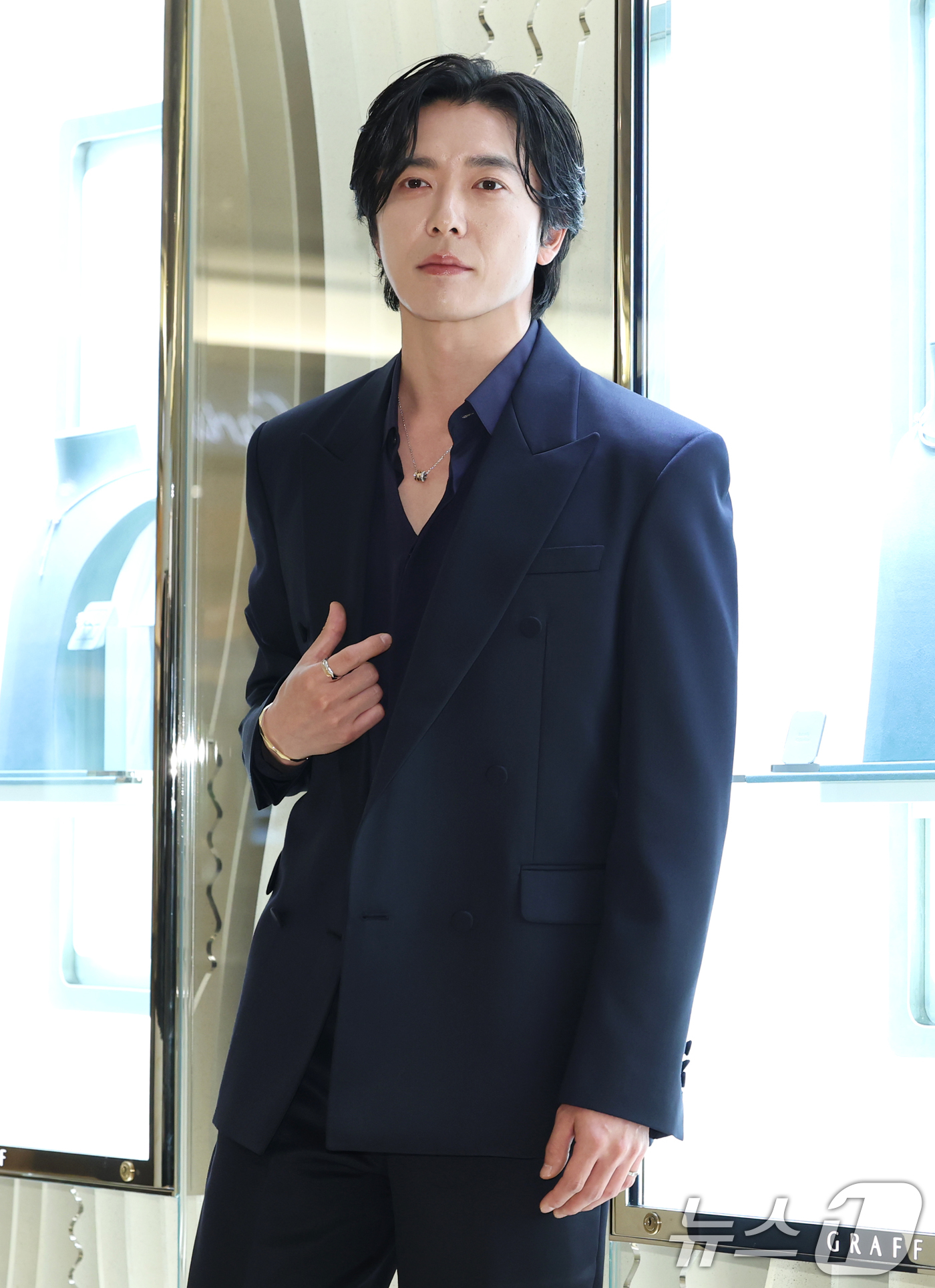 (서울=뉴스1) 권현진 기자 = 배우 김재욱이 16일 오전 서울 압구정 갤러리아 백화점에서 여린 하이 주얼리 브랜드 그라프 리뉴얼 오픈 기념 행사에 참석하고 있다. 2025.5.1 …