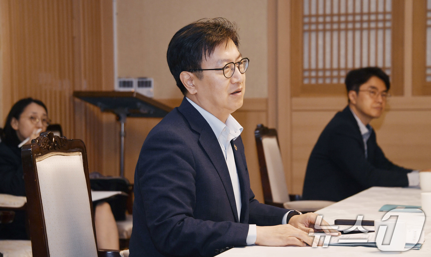 (서울=뉴스1) = 김범석 기획재정부 장관 직무대행이 16일 서울 종로구 정부서울청사에서 열린 '제45차 물가관계차관회의'를 주재하고 있다. (기획재정부 제공. 재판매 및 DB 금 …