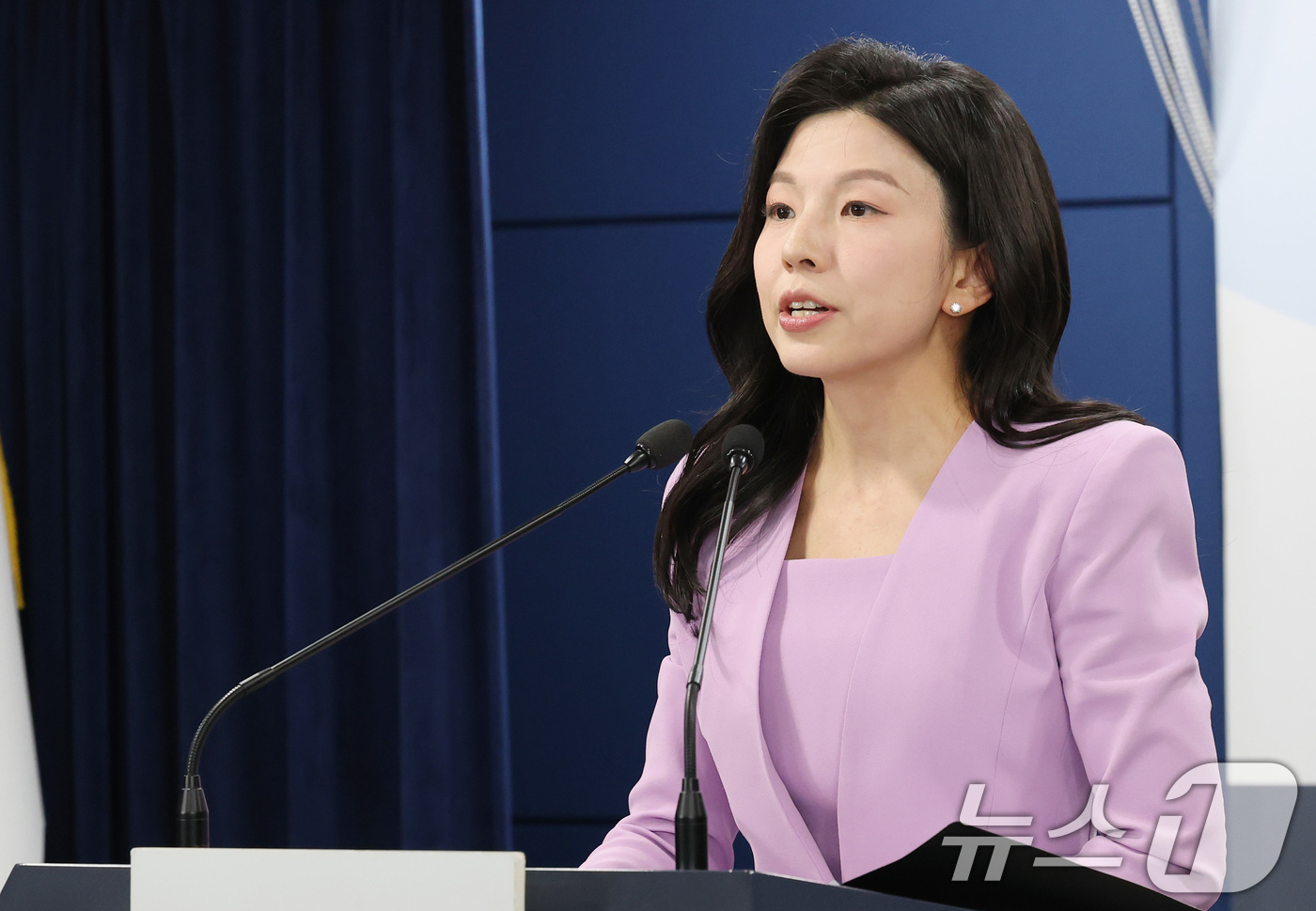 (서울=뉴스1) 임세영 기자 = 김인애 통일부 부대변인이 16일 서울 종로구 정부서울청사에서 정례브리핑을 하고 있다.  2025.5.16/뉴스1