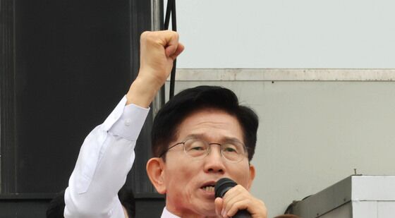 수원 찾아 지지호소하는 김문수
