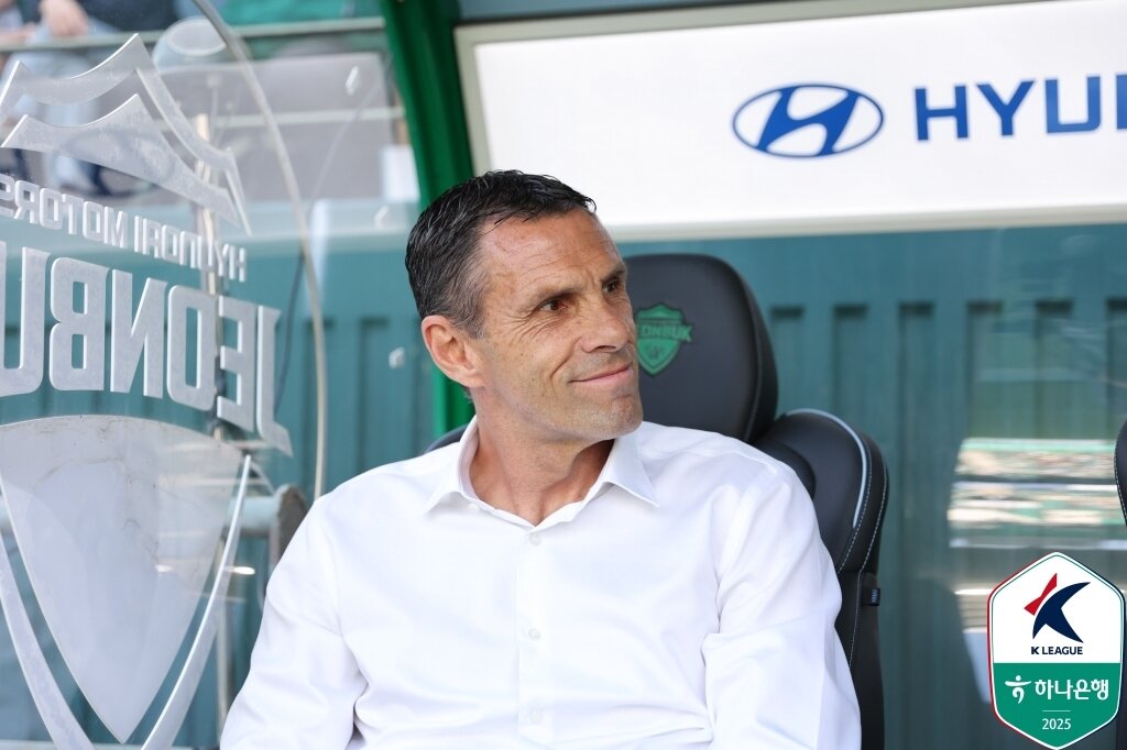 본문 이미지 - 전북의 부활을 이끌고 있는 거스 포옛 감독 &#40;한국프로축구연맹 제공&#41;