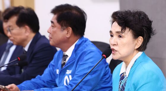 발언하는 강금실 민주당 총괄선대위원장