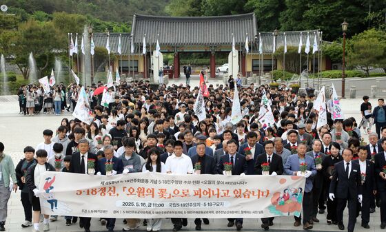 "그들의 용기·희생 있었기에" 학생 518명 오월영령에 카네이션