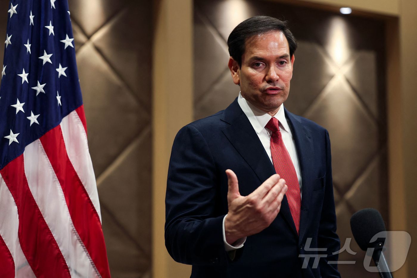 (안탈리아 AFP=뉴스1) 우동명 기자 = 마코 루비오 미국 국무장관이 15일(현지시간) 튀르키예 안탈리아에서 우크라이나와 러시아의 잠재적인 평화 회담을 앞두고 열린 나토 외무장관 …