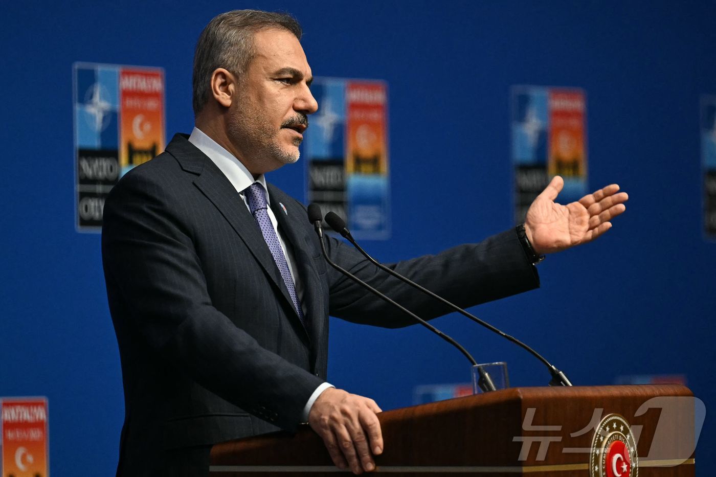 (안탈리아 AFP=뉴스1) 우동명 기자 = 하칸 피단 튀르키예 외무장관이 15일(현지시간) 튀르키예 안탈리아에서 우크라이나와 러시아의 잠재적인 평화 회담을 앞두고 열린 나토 외무장 …