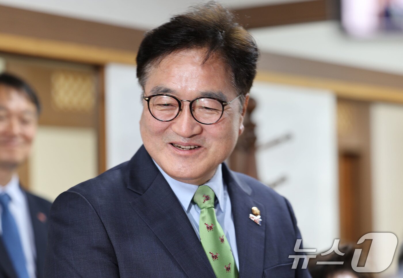 본문 이미지 - 우원식 국회의장이 5·18민주화운동 45주년을 사흘 앞둔 16일 광주를 방문해 당시 5·18 성폭력 피해자들을 만나 발언하고 있다. 2025.5.16/뉴스1 ⓒ News1 박지현 기자