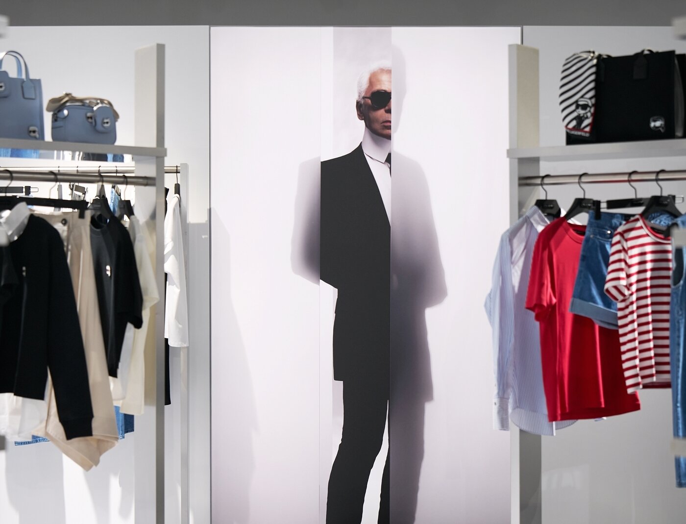 본문 이미지 -  칼 라거펠트 팝업스토어.(CJ온스타일 제공).