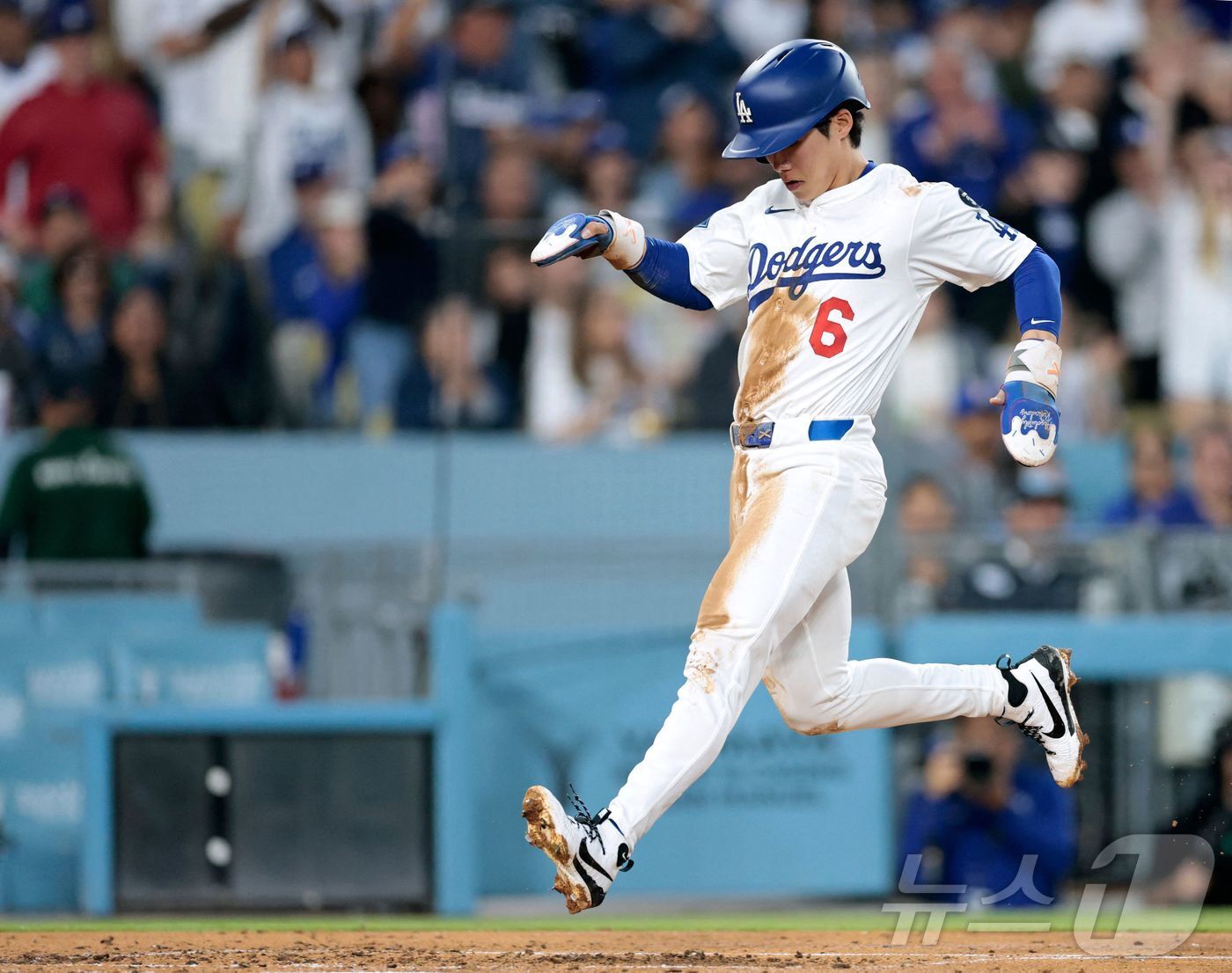 본문 이미지 - 다저스 김혜성이 홈을 밟고 있다. ⓒ AFP=뉴스1