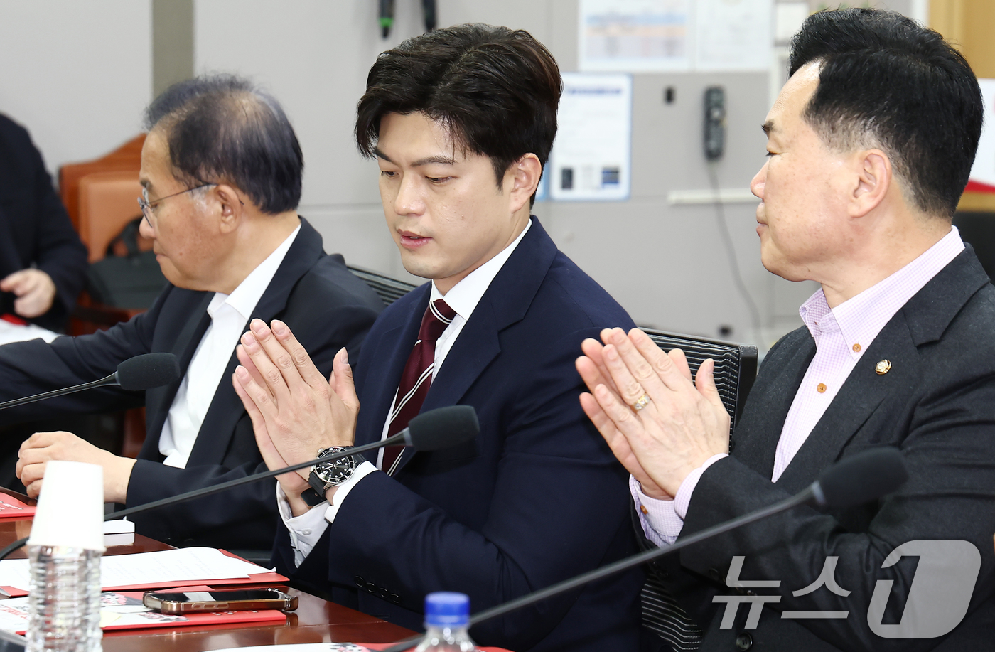 (서울=뉴스1) 김민지 기자 = 김용태 국민의힘 비상대책위원장이 16일 서울 여의도 국회 의원회관에서 열린 'e스포츠 지역리그의 성공적 정착 및 발전을 위한 토론회'에 참석해 손뼉 …