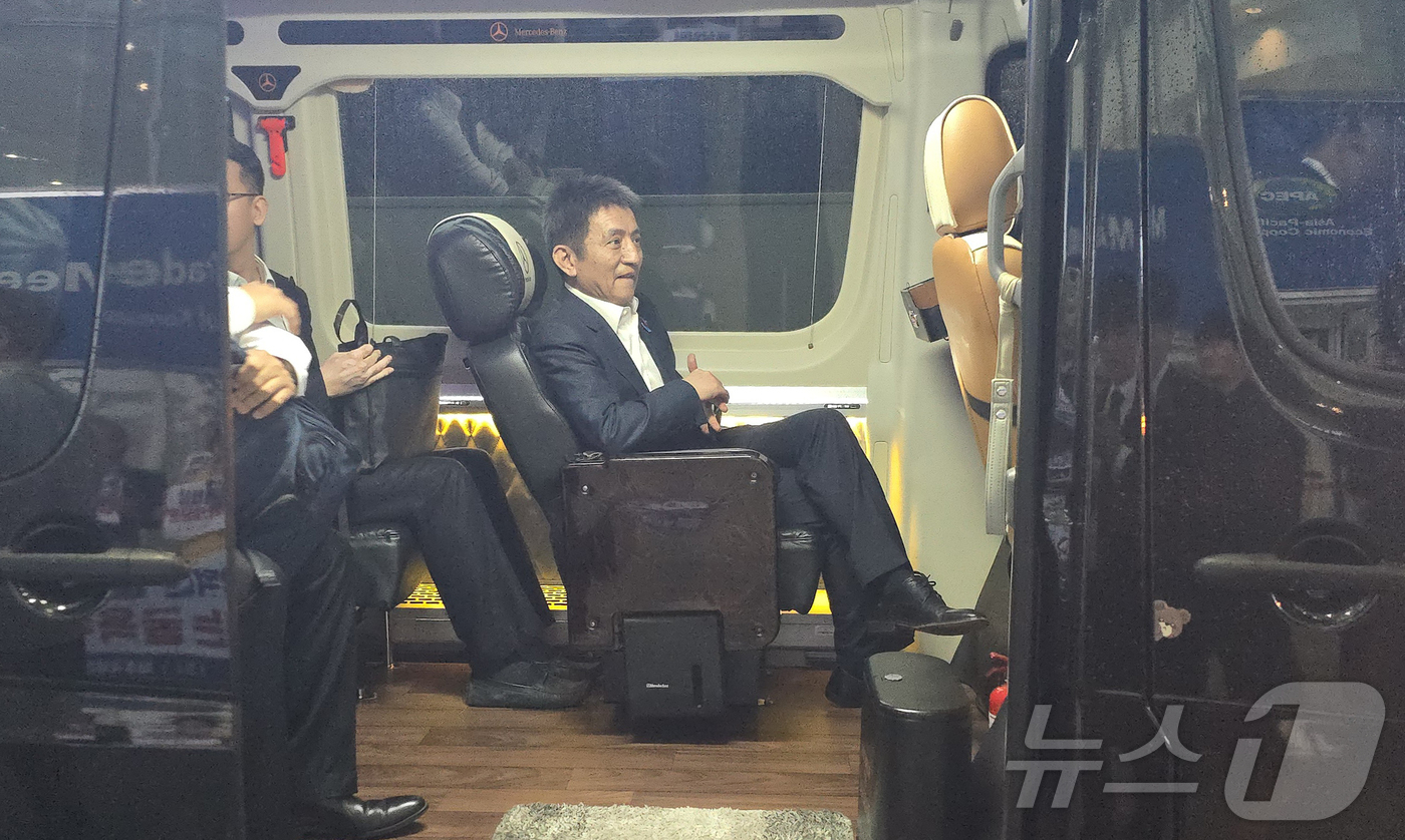 (제주=뉴스1) 김승준 기자 = 리청강 중국 상무부 국제무역담판대표 겸 부부장이 16일 제주 서귀포시 제주국제컨벤션에서 열린 아시아태평양경제협력체(APEC) 통상장관회의에 참석을 …