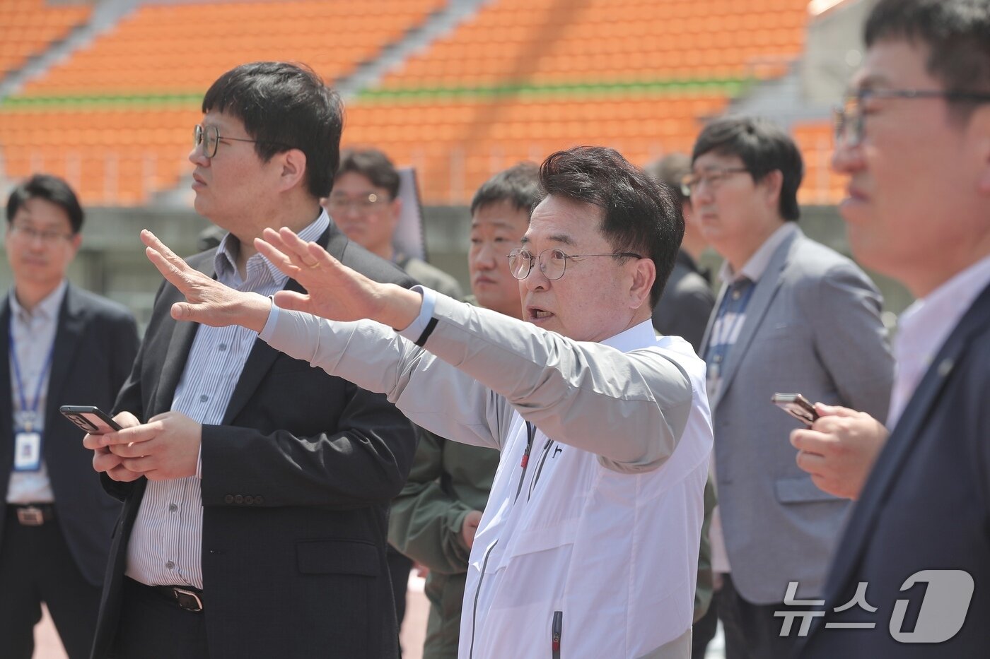 본문 이미지 - 육동한 춘천시장, 송암스포츠 타운 주 경기장 점검.(뉴스1 DB) 