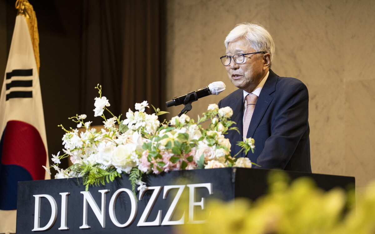 본문 이미지 - 대표 저자인 이인정 아시아산악연맹 회장(대한산악연맹 제공)