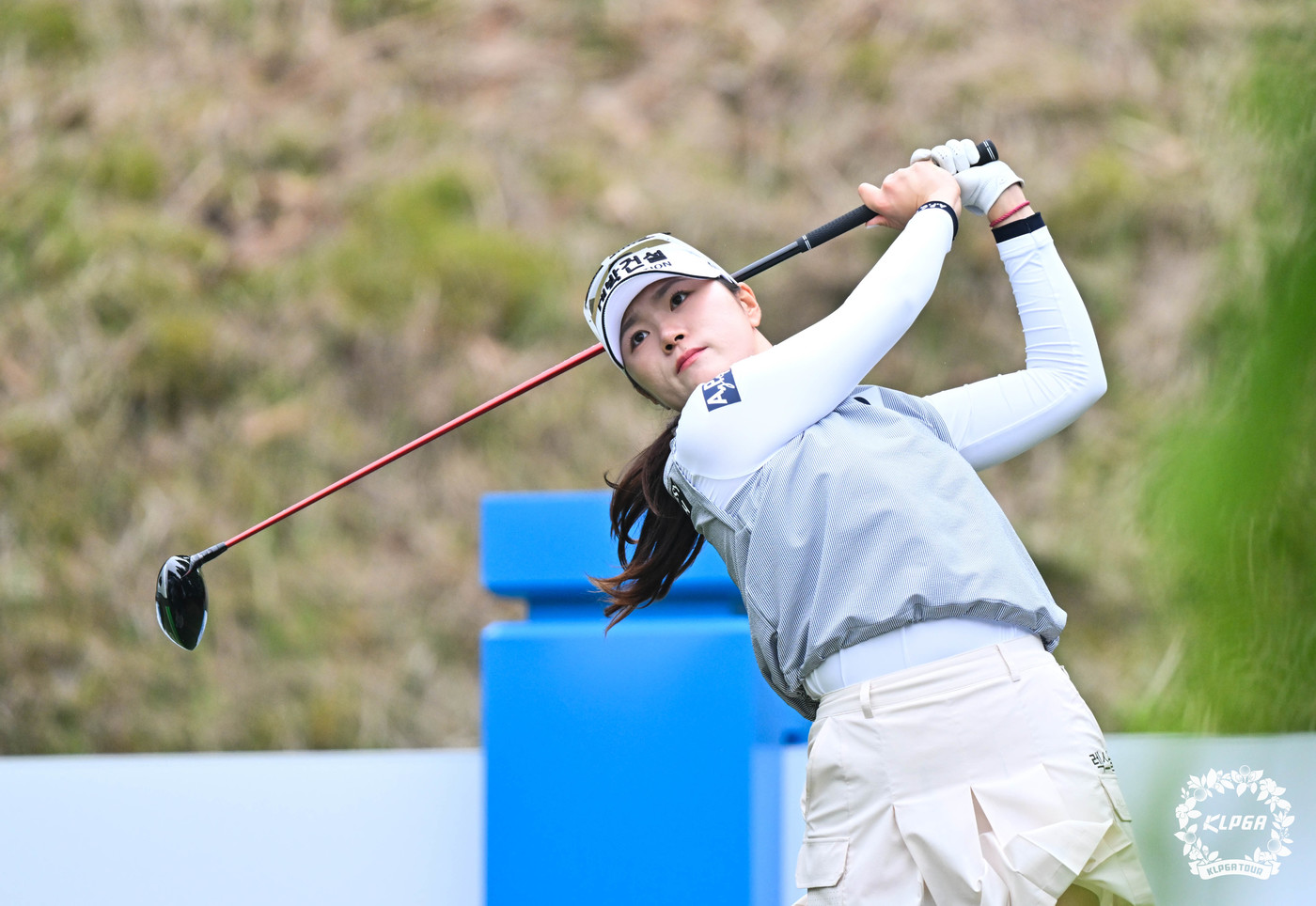 (서울=뉴스1) 이연주 기자 = 김민선이 16일 강원 춘천에 위치한 라데나CC에서 열린 '제17회 두산 매치플레이' 조별리그 3라운드 12번홀에서 티샷 하고 있다. (KLPGA 제 …