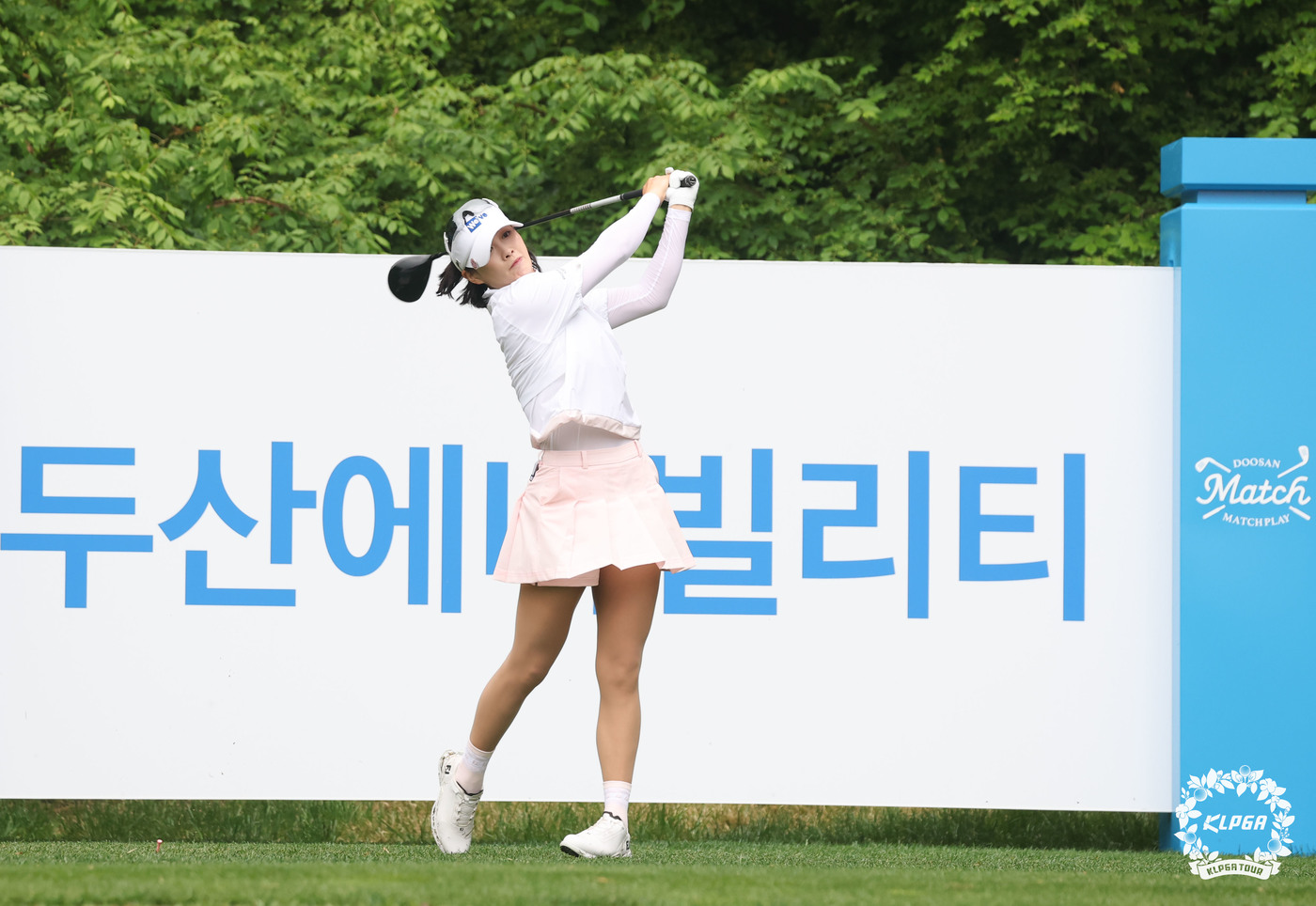 (서울=뉴스1) 이연주 기자 = 박결이 16일 강원 춘천에 위치한 라데나CC에서 열린 '제17회 두산 매치플레이' 조별리그 3라운드 5번홀에서 티샷 하고 있다. (KLPGA 제공. …