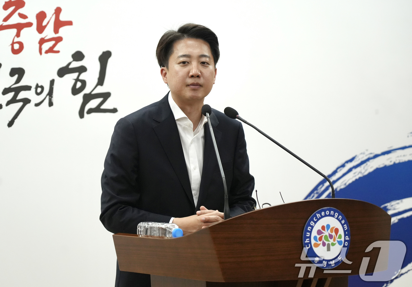 (서울=뉴스1) 김민지 기자 = 이준석 개혁신당 대통령 후보가 16일 충남도청 프레스룸에서 열린 언론인과의 간담회에서 발언하고 있다. (이준석 캠프 제공. 재판매 및 DB 금지) …