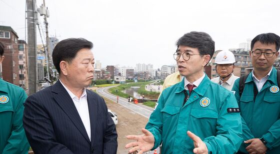 김완섭 환경부 장관, 도시침수 대비 도림천 및 목감천 현장 점검