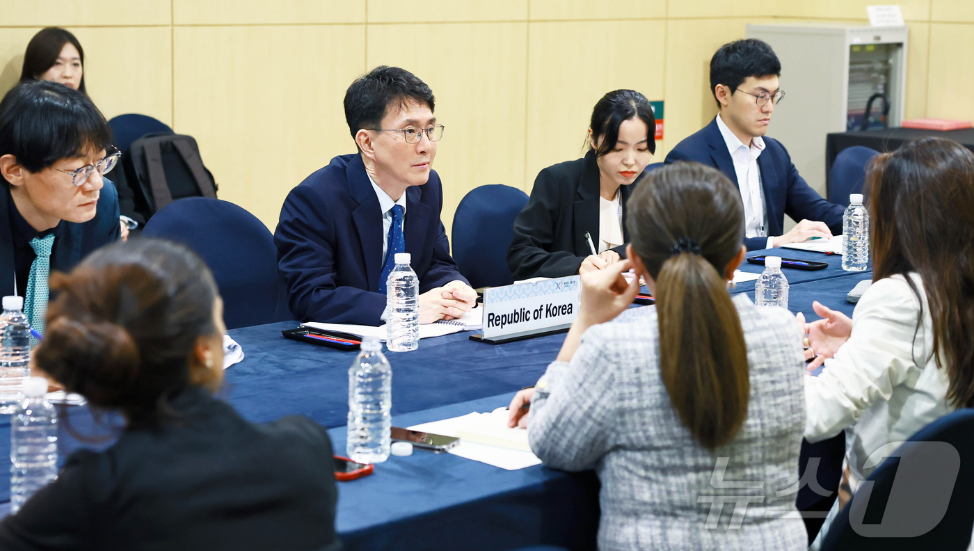 (서울=뉴스1) 김진환 기자 = 박종원 산업통상자원부 통상차관보가 16일 오후 제주 서귀포시 제주국제컨벤션센터(ICC)에서 열린 ‘2025 APEC 통상장관회의’에서 클라우디아 야 …