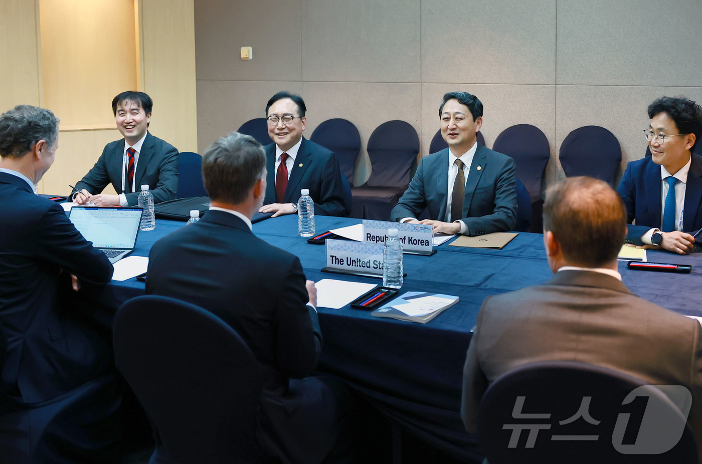 (제주=뉴스1) = 안덕근 산업통상자원부 장관이 16일 오후 제주 서귀포시 제주국제컨벤션센터(ICC)에서 제이미슨 그리어(Jamieson Greer) 미국 무역대표부(USTR) 대 …