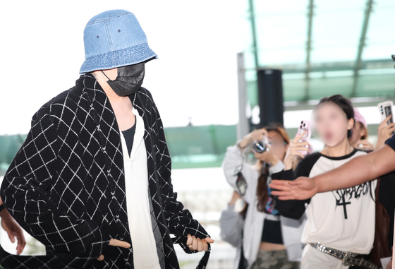 지드래곤, 출국