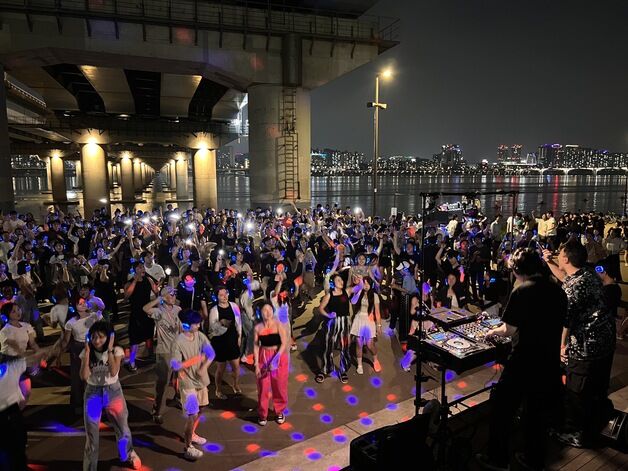 "서울 도심이 축제의 장으로"…무소음DJ 파티·한강 독서까지
