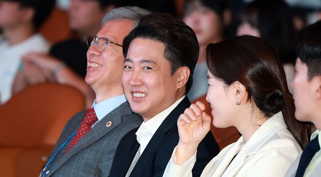 미소 짓는 이준석 대선 후보