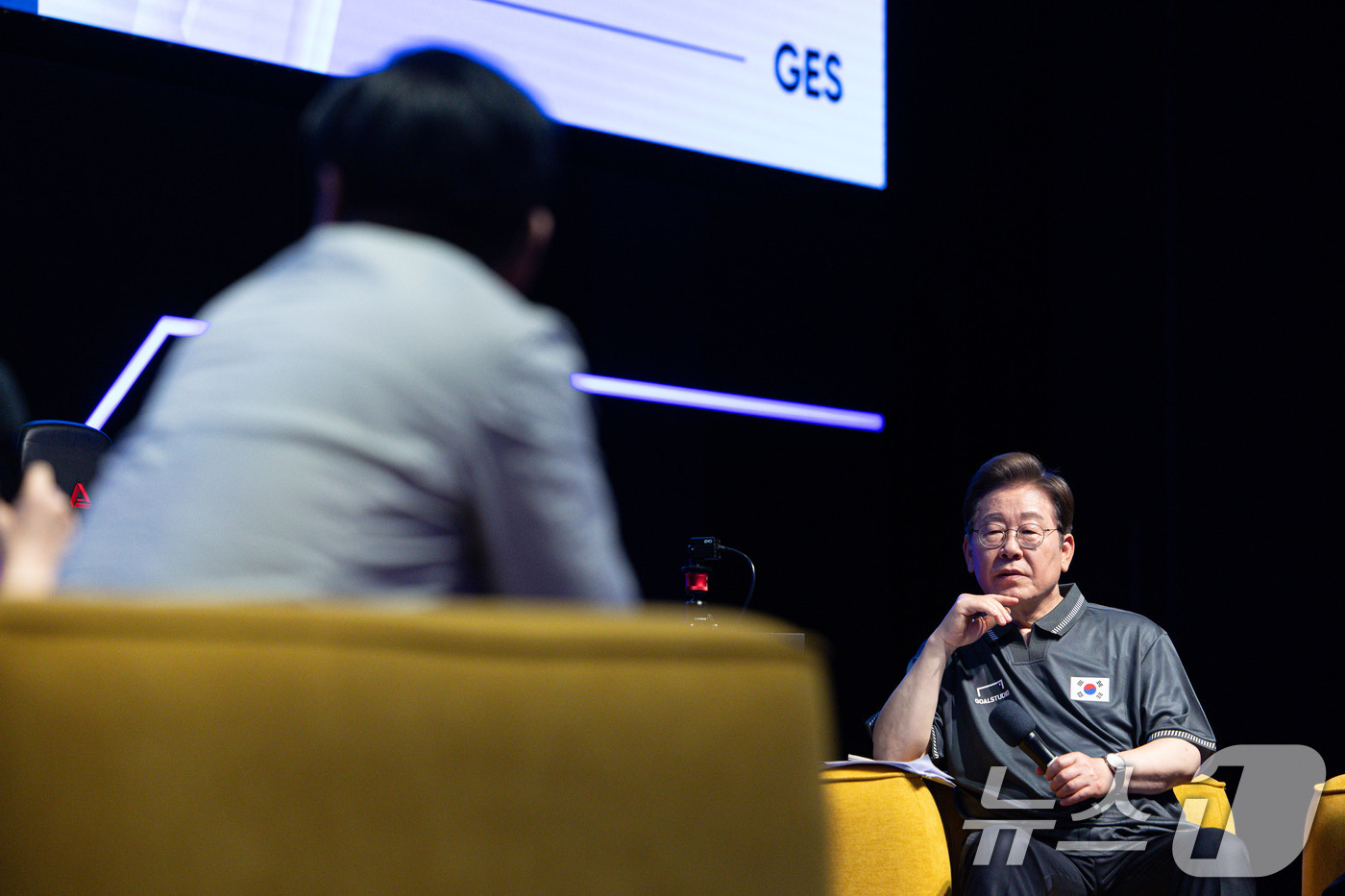 (광주=뉴스1) 이재명 기자 = 이재명 더불어민주당 대통령 후보가 17일 오후 광주 동구 조선대학교에 위치한 광주이스포츠경기장에서 열린 'K-콘텐츠–e스포츠 LEVEL UP!' e …