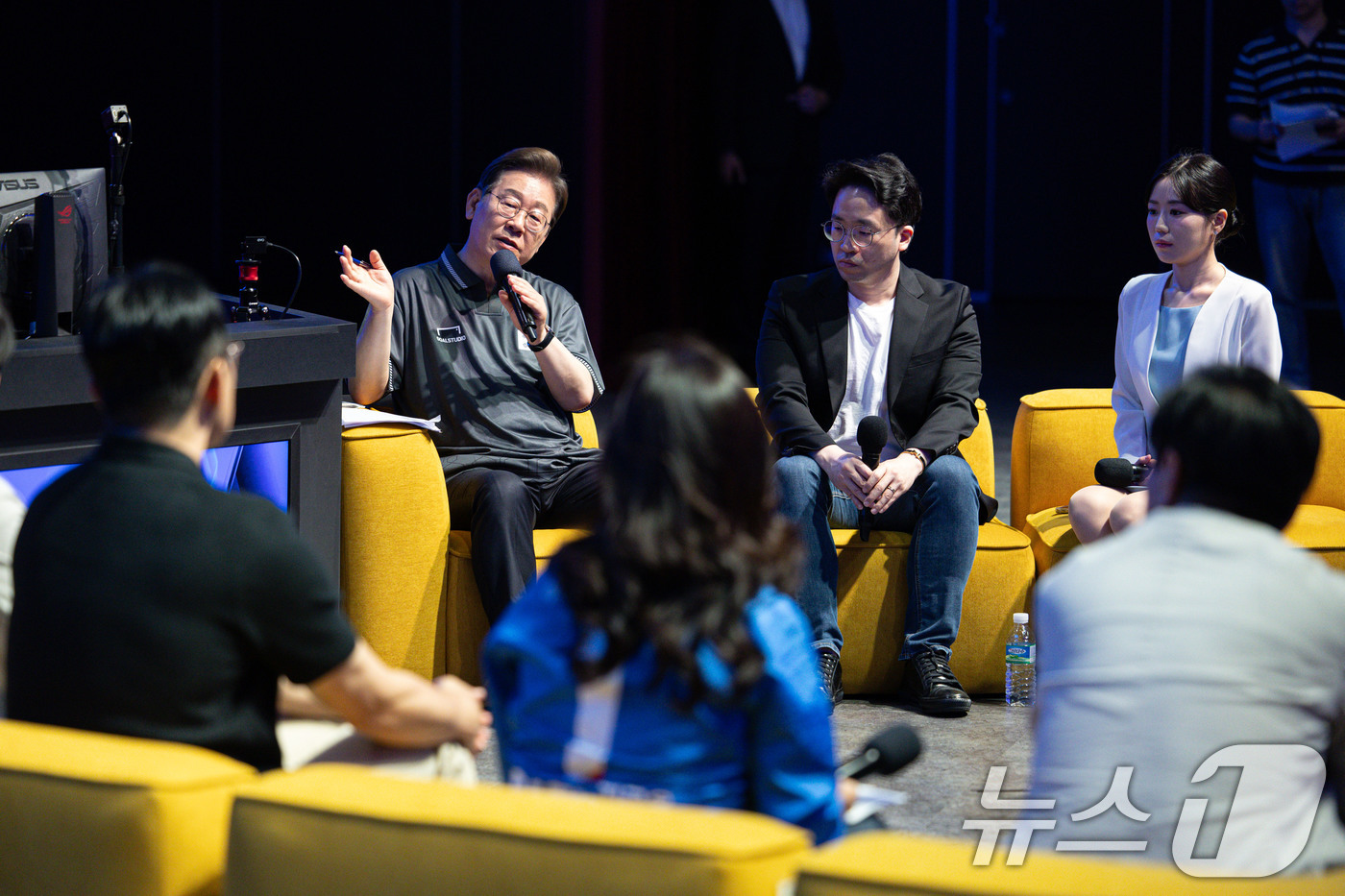 (광주=뉴스1) 이재명 기자 = 이재명 더불어민주당 대통령 후보가 17일 오후 광주 동구 조선대학교에 위치한 광주이스포츠경기장에서 열린 'K-콘텐츠–e스포츠 LEVEL UP!' e …