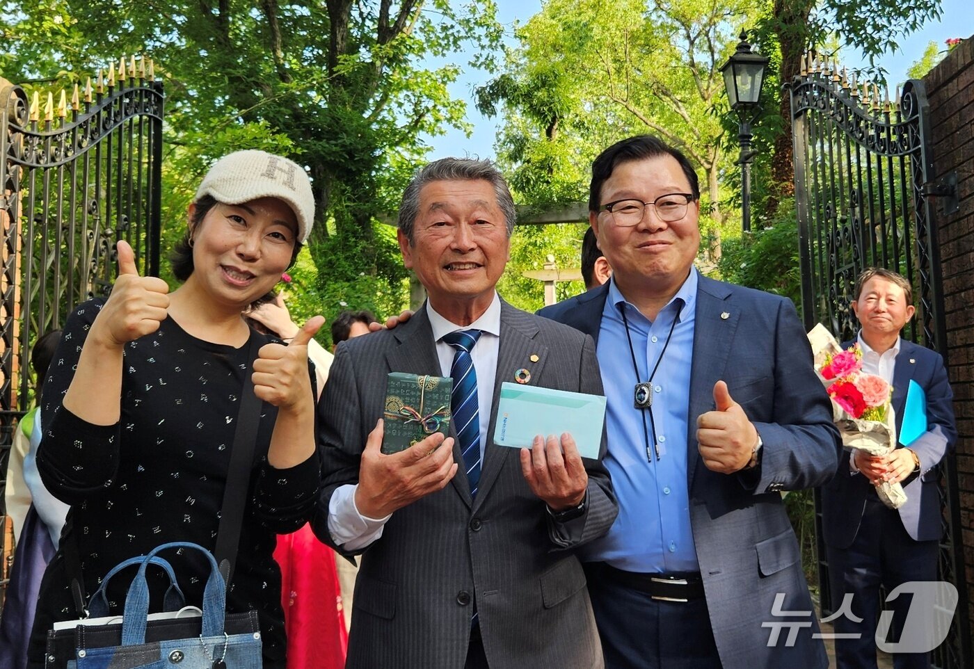 본문 이미지 - 대한수의사회는 13일 츠즈키학원에 장학금을 전달했다. ⓒ 뉴스1 최서윤 기자